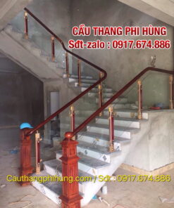 Tổng hợp 100 mẫu cầu thang kính tay vịn gỗ, Lan can cầu thang kính cường lực đẹp tại Hà Nội