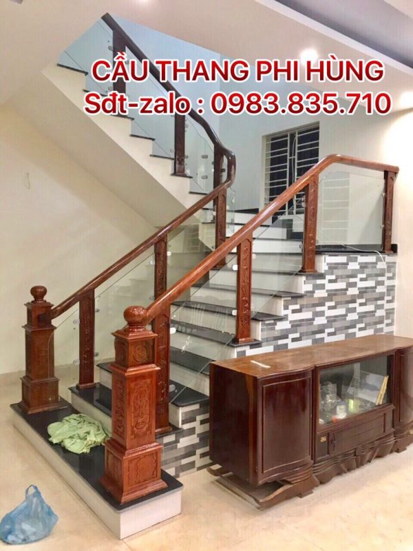 Báo giá cầu thang kính tại Hưng Yên, Tổng hợp các mẫu lan can cầu thang kính tay vịn gỗ, tay vịn inox đẹp nhất tại Hưng Yên