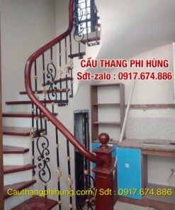 Cầu thang lan can sắt nghệ thuật, Cầu thang lan can sắt tay vịn gỗ tại Hà Nội