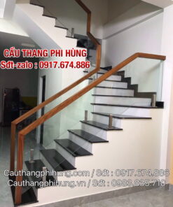 Xem ngay các mẫu lan can cầu thang kính tay vịn gỗ đẹp, Lan can cầu thang kính cường lực hiện đại