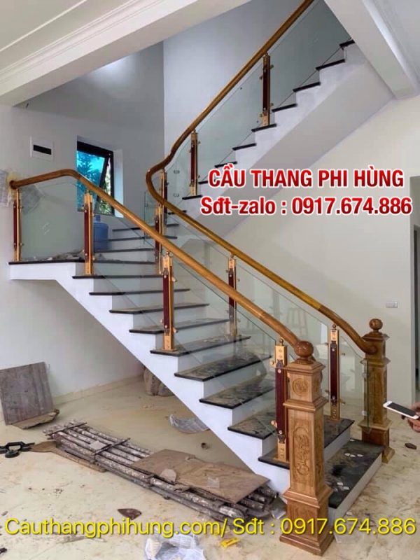 Báo giá lan can cầu thang kính tại Hà Nội, Lan can cầu thang kính chân cao, Lan can cầu thang kính chân trụ lửng đẹp hiện đại
