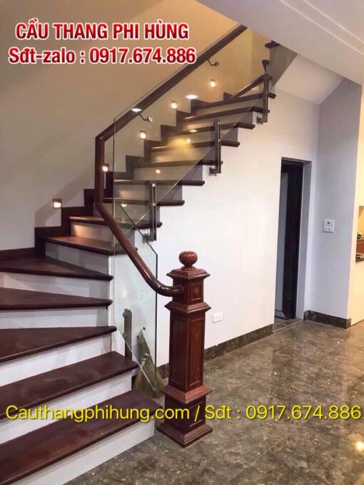 Xem ngay các mẫu cầu thang lan can kính cường lực hiện đại, Báo giá cầu thang kính đẹp tay vịn gỗ ở Hà Nội