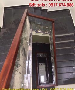 Tổng hợp 108 mẫu cầu thang kính cường lực đẹp nhất, Lan can cầu thang kính tay vịn gỗ tại Hà Nội