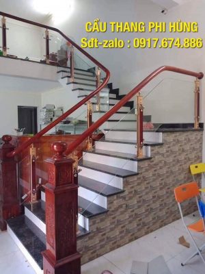 Cầu thang lan can kính hiện đại