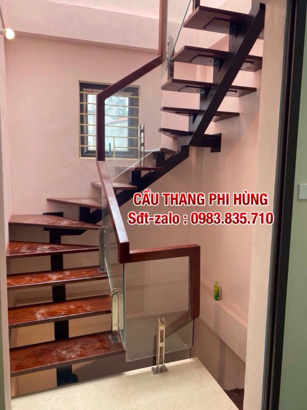 CẦU THANG XƯƠNG CÁ CHO NHÀ PHỐ