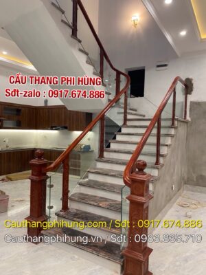 LAN CAN CẦU THANG KÍNH ĐẸP TAY VỊN GỖ