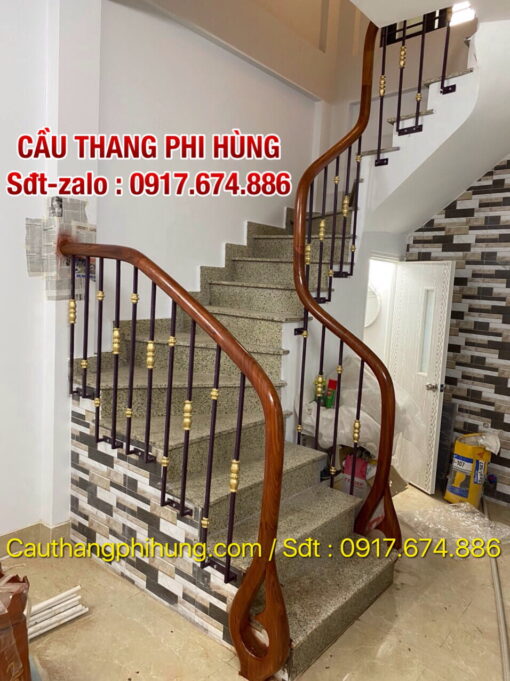 Cầu thang sắt mỹ thuật , Cầu thang sắt tay vịn gỗ tại Hà Nội