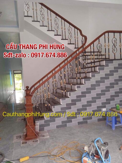 Lan Can Cầu Thang Sắt Đẹp . Cầu Thang Sắt Tay Vịn Gỗ Tại Hà Nội