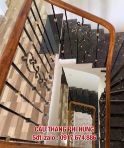 Cầu Thang Sắt Tay Vịn Gỗ Đẹp Tại Hà Nội . Lan Can Cầu Thang Sắt Nghệ Thuật