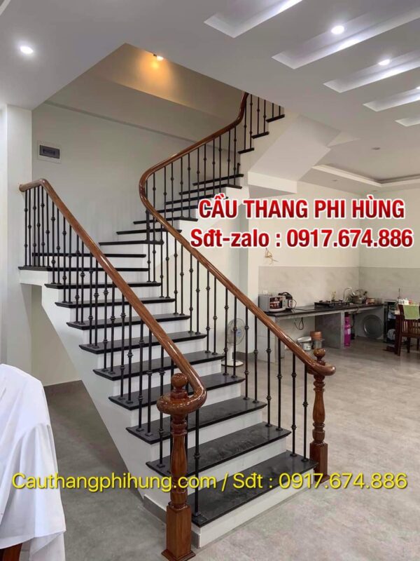 Cầu Thang Sắt Đẹp Tay Vịn Gỗ . Cầu Thang Lan Can Sắt Nghệ Thuật