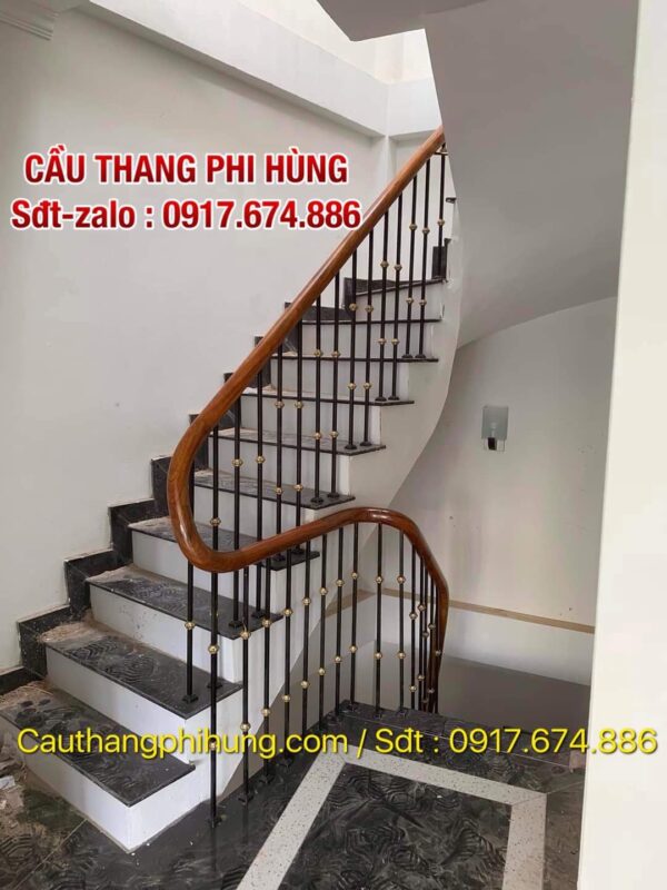 Cầu Thang Lan Can Sắt Tay Vịn Gỗ . Cầu Thang Sắt Mỹ Thuật Tại Hà Nội