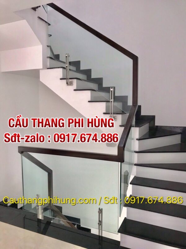 MẪU CẦU THANG GỖ KÍNH TẠI XA LA , PHÚC LA , HÀ ĐÔNG , HÀ NỘI