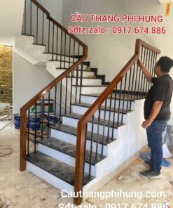 Cầu Thang Sắt Đẹp Tay Vịn Gỗ . Mẫu Cầu Thang Lan Can Sắt Đẹp Tại Hà Nội