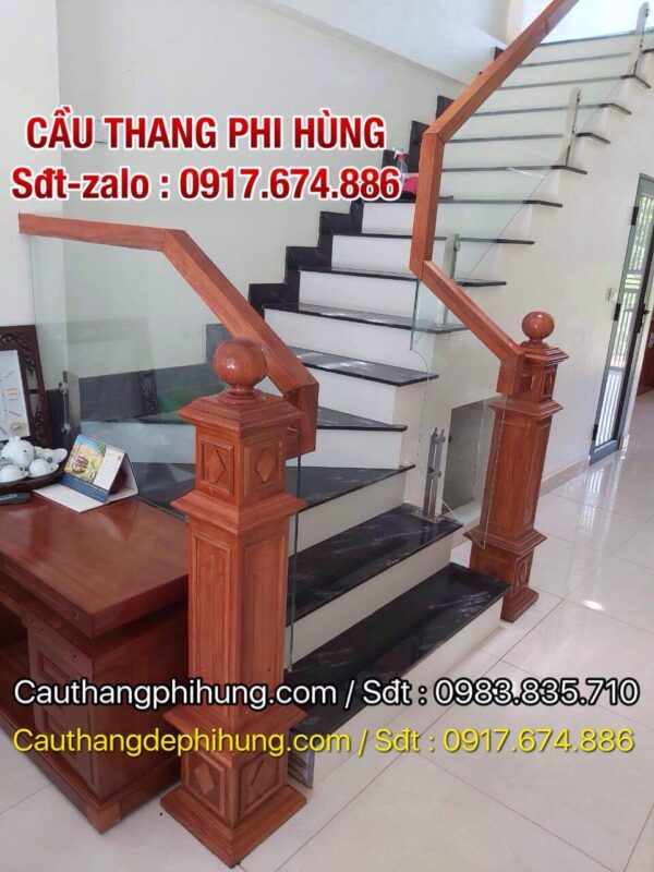 CẦU THANG KÍNH TAY VỊN GỖ TẠI PHỦ LÝ, HÀ NAM