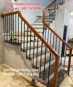 Cầu Thang Lan Can Sắt Tay Vịn Gỗ. Cầu Thang Sắt Đẹp Hiện Đại
