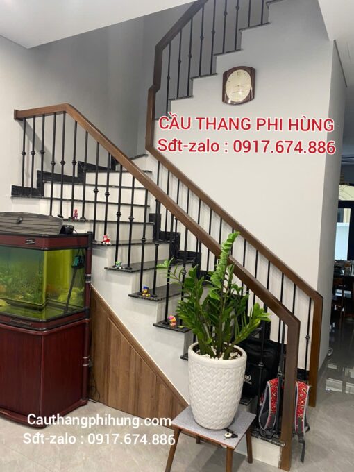 Cầu Thang Sắt Tay Vịn Gỗ Đẹp . Mẫu Cầu Thang Lan Can Sắt Tại Hà Nội